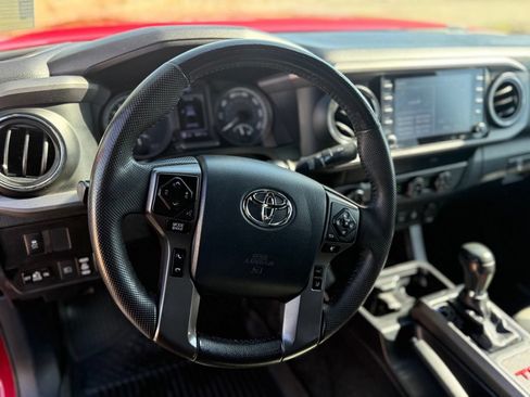 Used 2020 Toyota Tacoma TRD Off-Road w/ Technology Package AWD/4WD image 16