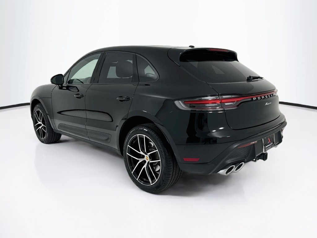 Certified 2025 Porsche Macan AWD/4WD image 3