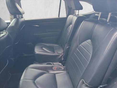Used 2021 Toyota Highlander XLE image 13