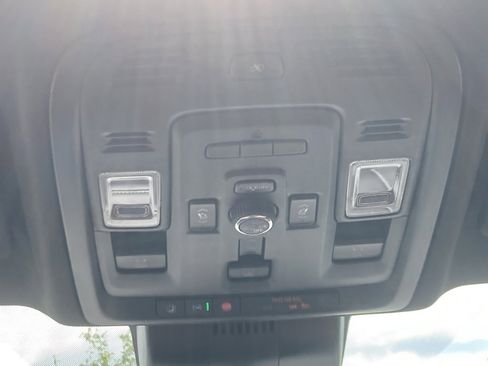 Used 2023 GMC Yukon Denali Ultimate image 16