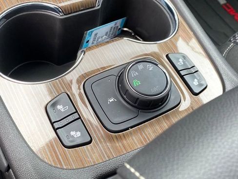 Used 2023 GMC Acadia SLE w/ Driver Convenience Package image 13