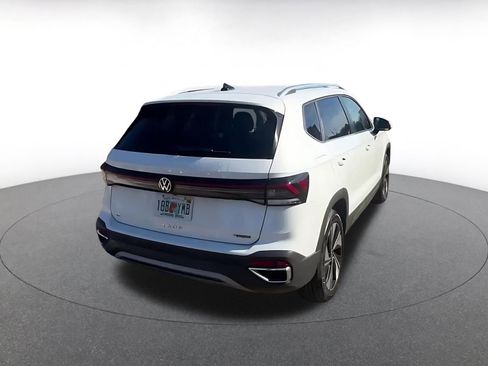 Used 2025 Volkswagen Taos SE image 14