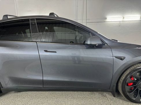 Used 2023 Tesla Model Y Performance image 8