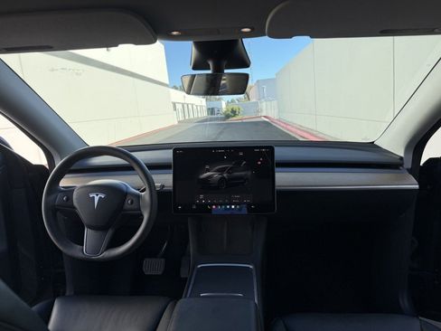 Used 2023 Tesla Model Y AWD image 13