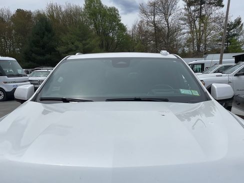 Used 2025 Chevrolet Suburban High Country AWD/4WD image 9