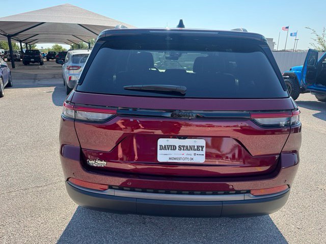 Used 2026 Jeep Grand Cherokee Altitude RWD image 5