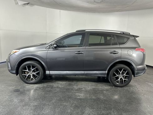 Used 2017 Toyota RAV4 SE image 5