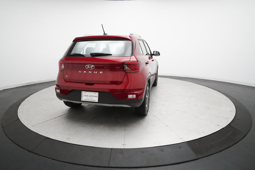 Used 2023 Hyundai Venue SEL FWD image 13