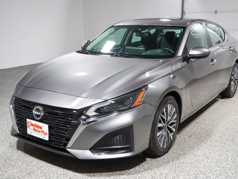 Used 2023 Nissan Altima 2.5 SV w/ SV Premium Package image 30