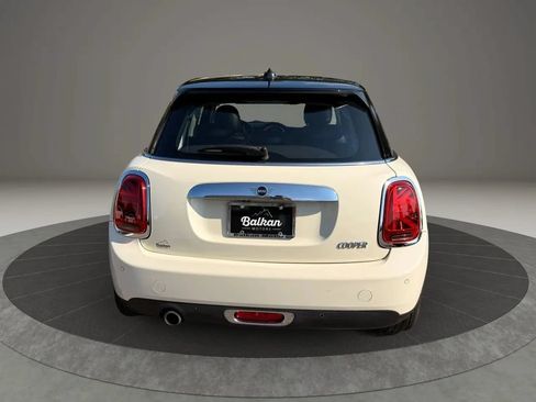 Used 2019 MINI Cooper 4-Door Hardtop w/ Premium Package FWD image 5