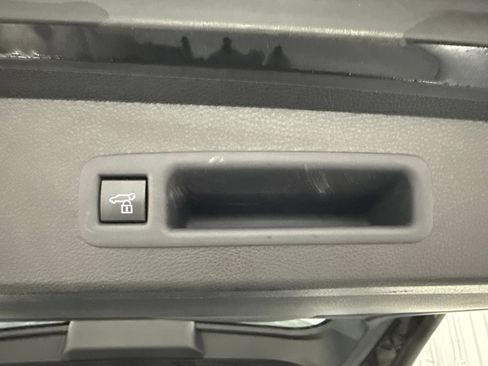 Used 2025 Toyota Sienna XLE FWD image 44