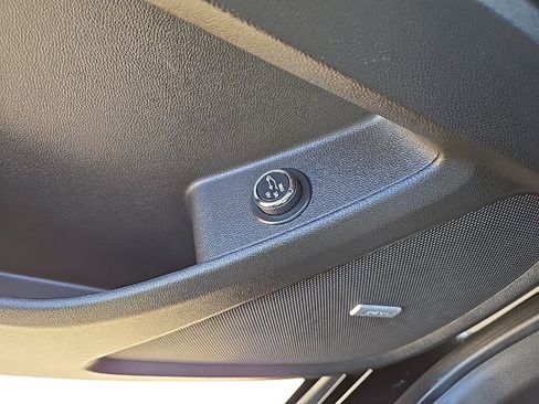 Used 2023 Chevrolet Traverse Premier image 46