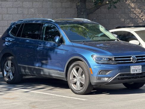 Used 2018 Volkswagen Tiguan SEL Premium FWD image 2