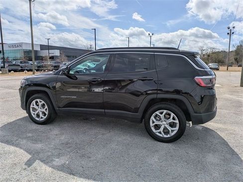 Used 2024 Jeep Compass Latitude image 5