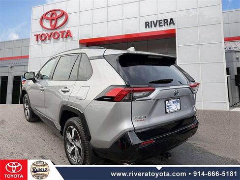 Used 2021 Toyota RAV4 SE image 4