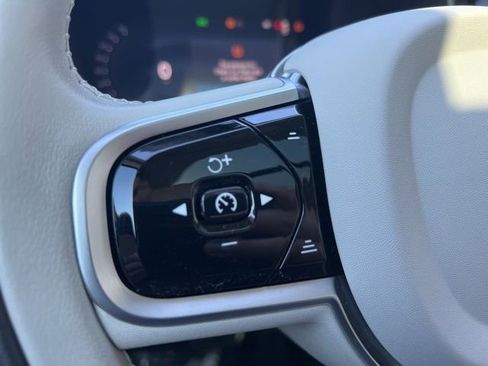 Certified 2025 Volvo XC60 T8 Core image 27