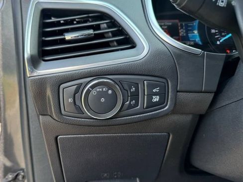 Used 2020 Ford Edge Titanium FWD image 19