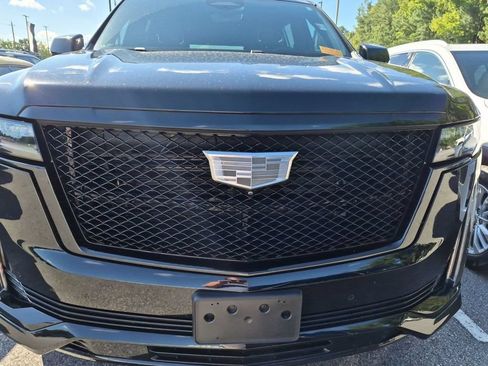 Certified 2023 Cadillac Escalade ESV Sport w/ LPO, ONYX Package AWD/4WD image 15