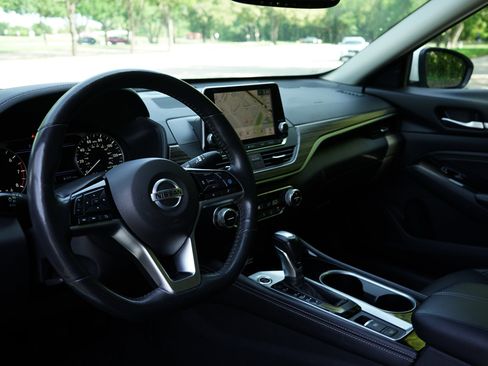 Used 2022 Nissan Altima 2.5 Platinum image 13