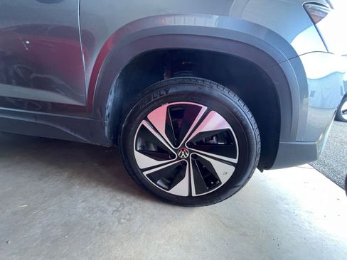 Used 2025 Volkswagen Taos SE image 28