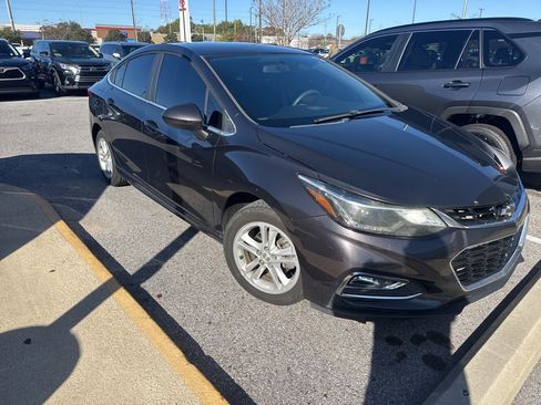 Used 2017 Chevrolet Cruze LT w/ RS Package image 3