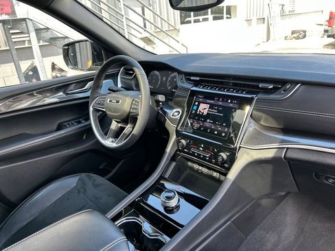 Used 2023 Jeep Grand Cherokee Altitude AWD/4WD image 34