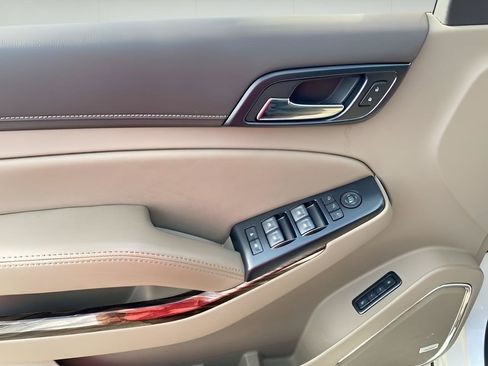 Used 2019 GMC Yukon SLT w/ Premium Edition AWD/4WD image 18