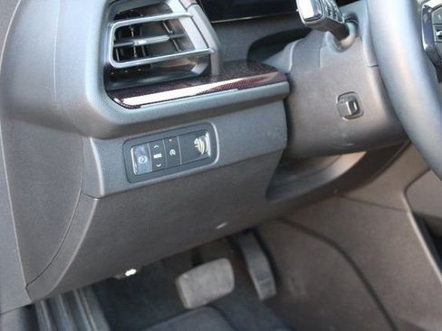 Used 2024 Chevrolet Traverse RS image 27