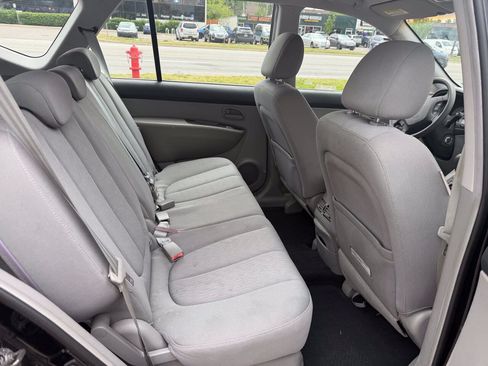 Used 2007 Kia Rondo LX w/ Convenience Pkg FWD image 28