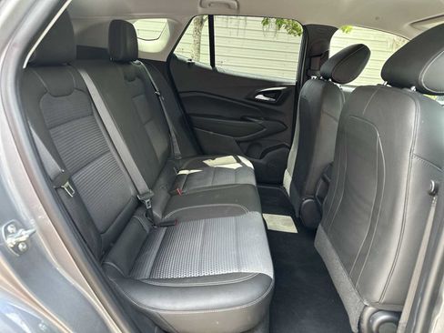 Certified 2025 Chevrolet Trax LT FWD image 18