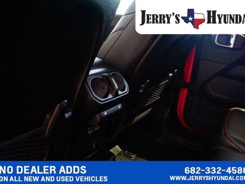 Used 2025 Jeep Wrangler Unlimited Rubicon AWD/4WD image 21