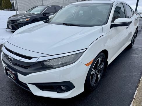Used 2018 Honda Civic Touring image 4