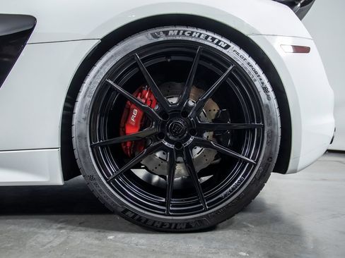 Used 2018 Audi R8 V10 w/ Premium Package RWD image 14