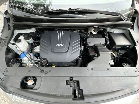 Used 2016 Kia Sedona LX image 9