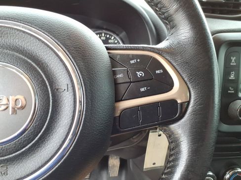 Used 2015 Jeep Renegade Latitude FWD image 25