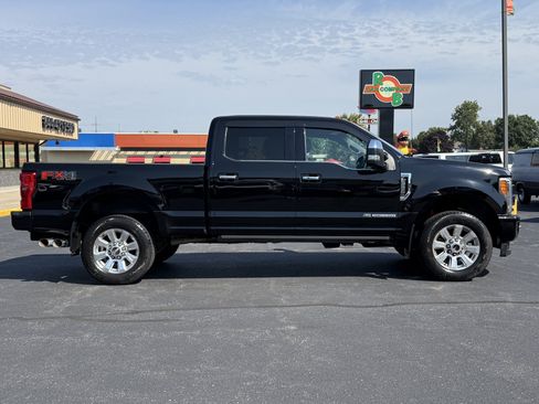 Used 2017 Ford F250 Platinum w/ Platinum Ultimate Package AWD/4WD image 9