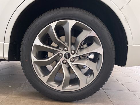 New 2026 Lincoln Aviator AWD w/ Jet Appearance Package image 23