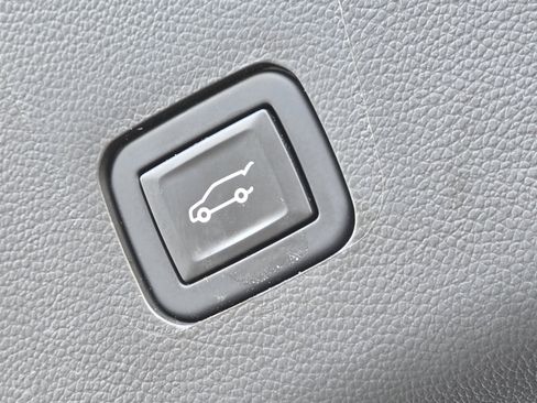 Used 2022 Chevrolet Traverse High Country image 22