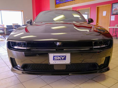 Used 2025 Dodge Charger R/T w/ Quick Order Package 25M R/T image 10