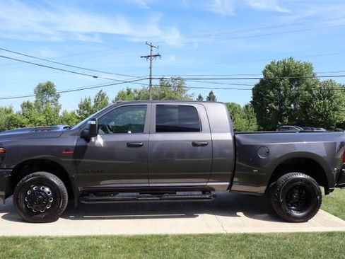 Used 2025 RAM 3500 Laramie AWD/4WD image 38