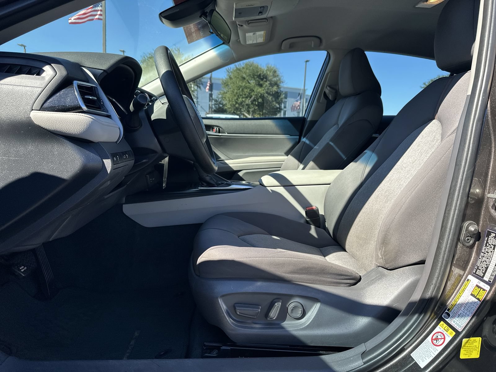 Used 2018 Toyota Camry LE FWD image 16
