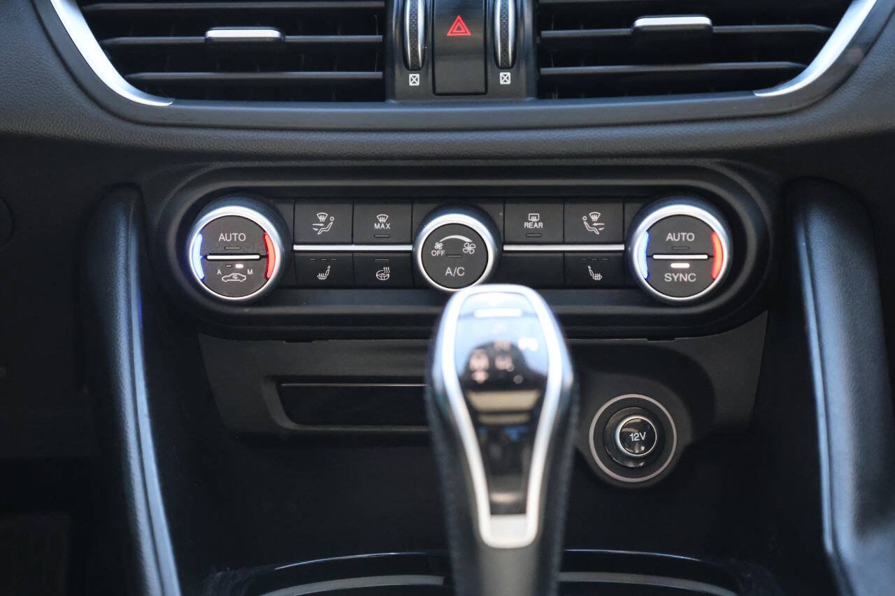 Used 2020 Alfa Romeo Giulia AWD w/ Cold Weather Package image 21