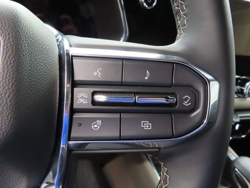 Used 2023 GMC Canyon Denali image 48