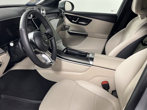 Used 2025 Mercedes-Benz GLC 300 4MATIC image 7