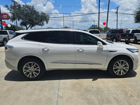 Used 2024 Buick Enclave Essence w/ Experience Buick Package FWD image 5
