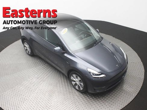 Used 2023 Tesla Model Y Long Range AWD/4WD image 3