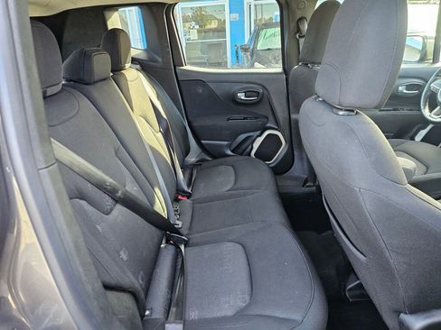 Used 2016 Jeep Renegade Latitude w/ Cold Weather Group image 16