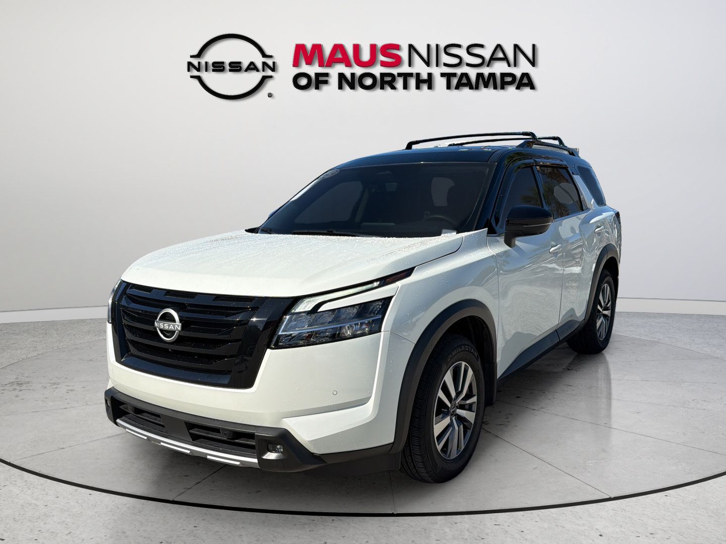 Used 2023 Nissan Pathfinder SL w/ Black Appearance Package FWD image 5