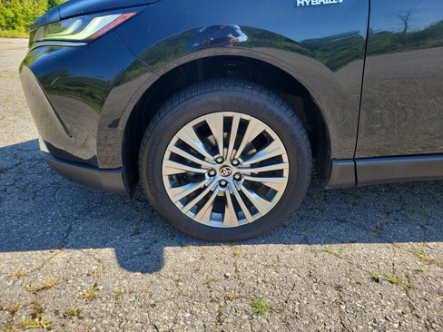Used 2021 Toyota Venza XLE w/ Softex Package AWD/4WD image 12
