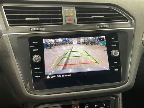 Used 2022 Volkswagen Tiguan SE R-Line AWD/4WD image 18